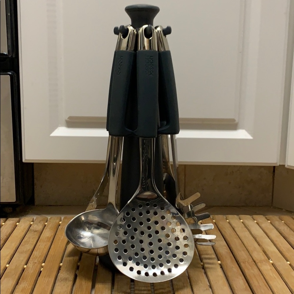 Jospeh joseph carousel utensil set
